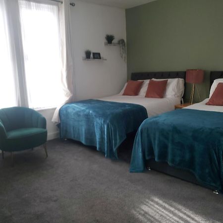 Leeds 4-Bed House - Sleeps 9 Free Parking & Wifi Villa Eksteriør bilde