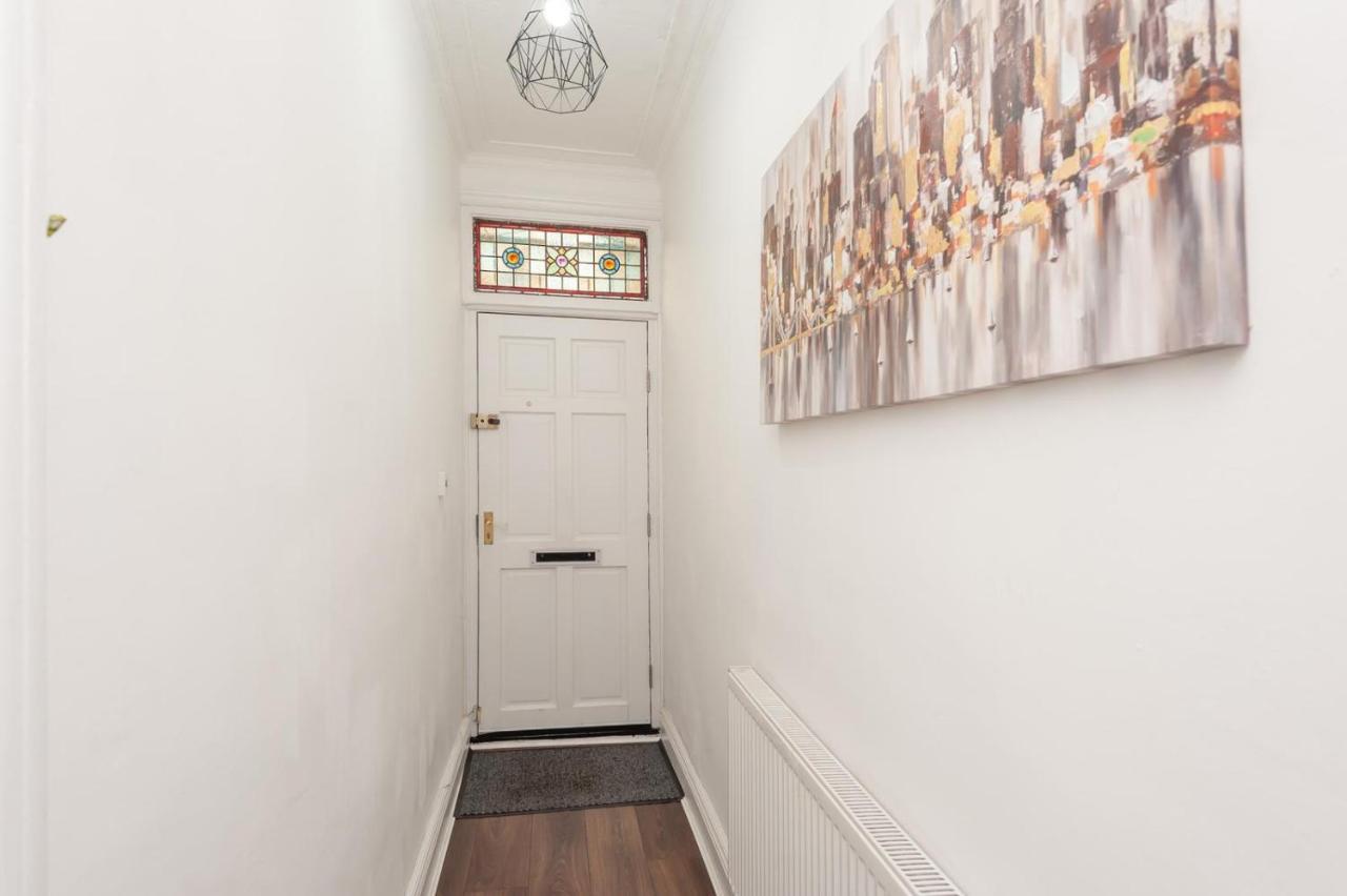 Leeds 4-Bed House - Sleeps 9 Free Parking & Wifi Villa Eksteriør bilde