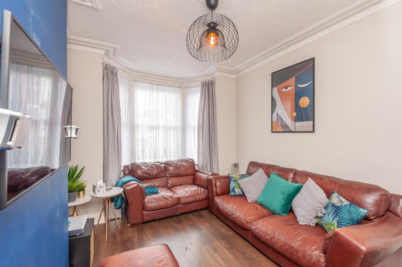 Leeds 4-Bed House - Sleeps 9 Free Parking & Wifi Villa Eksteriør bilde