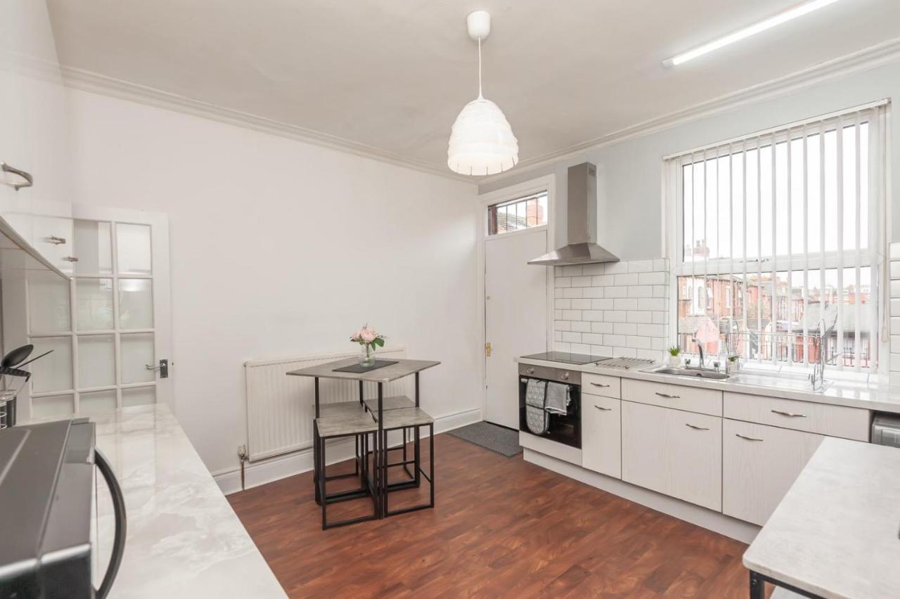 Leeds 4-Bed House - Sleeps 9 Free Parking & Wifi Villa Eksteriør bilde