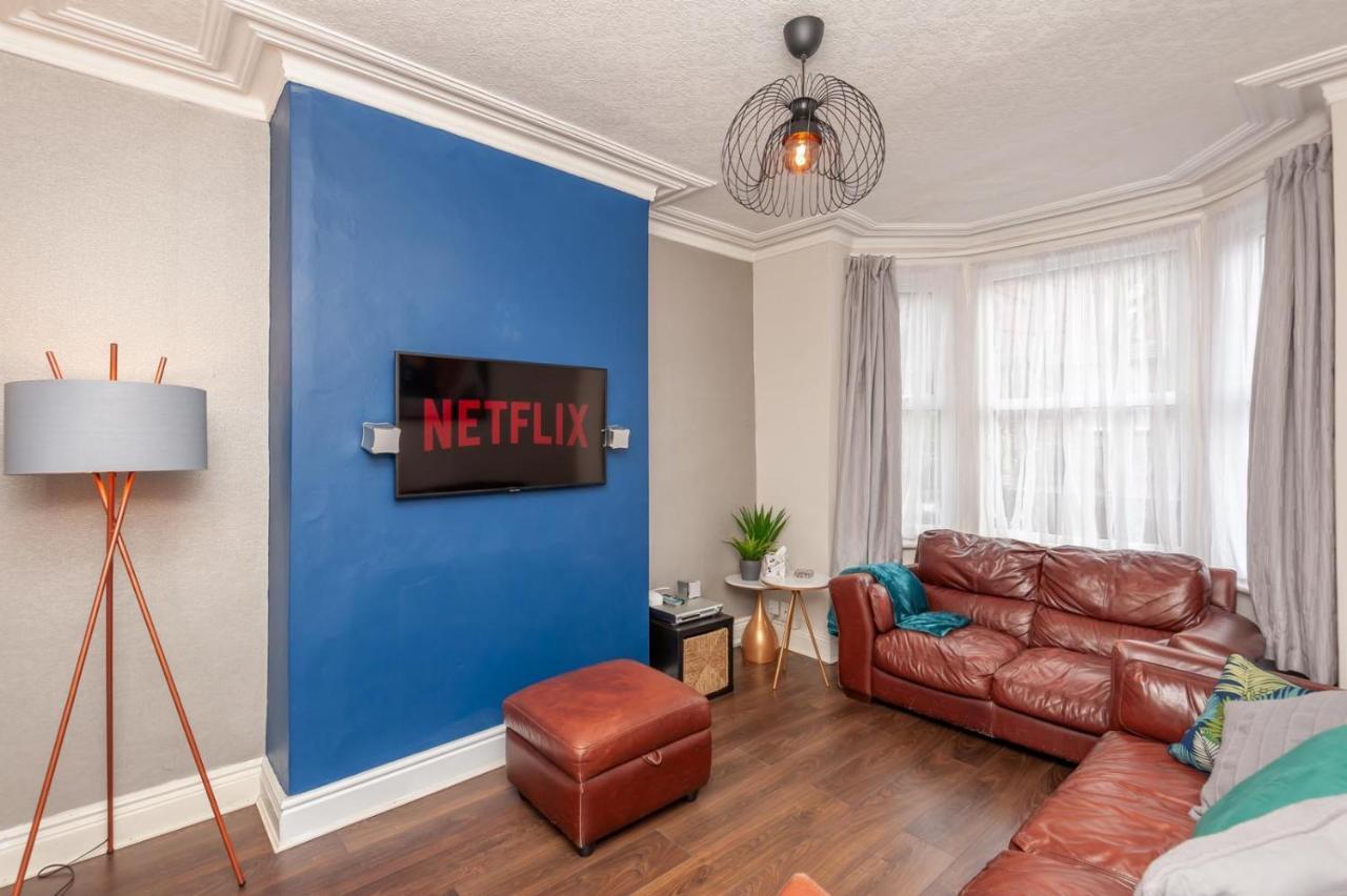 Leeds 4-Bed House - Sleeps 9 Free Parking & Wifi Villa Eksteriør bilde
