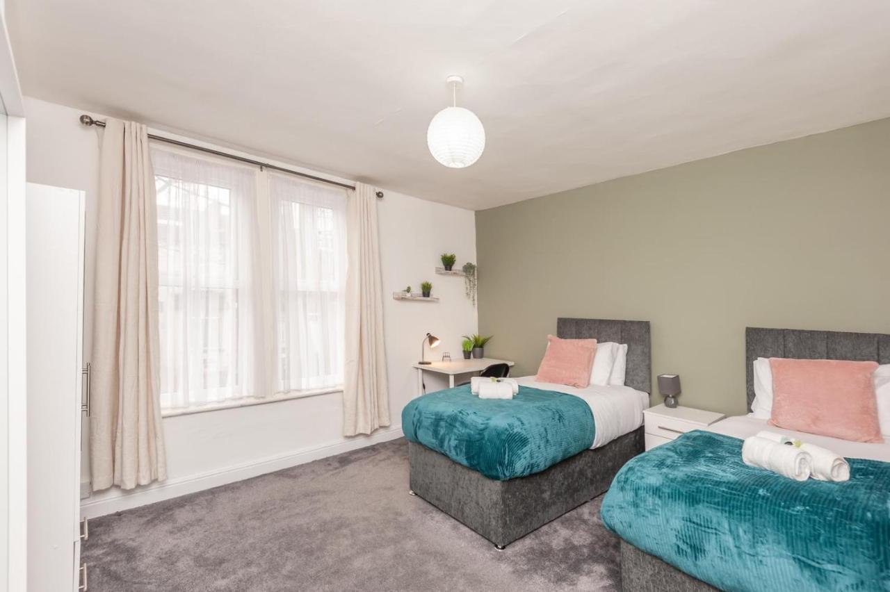 Leeds 4-Bed House - Sleeps 9 Free Parking & Wifi Villa Eksteriør bilde
