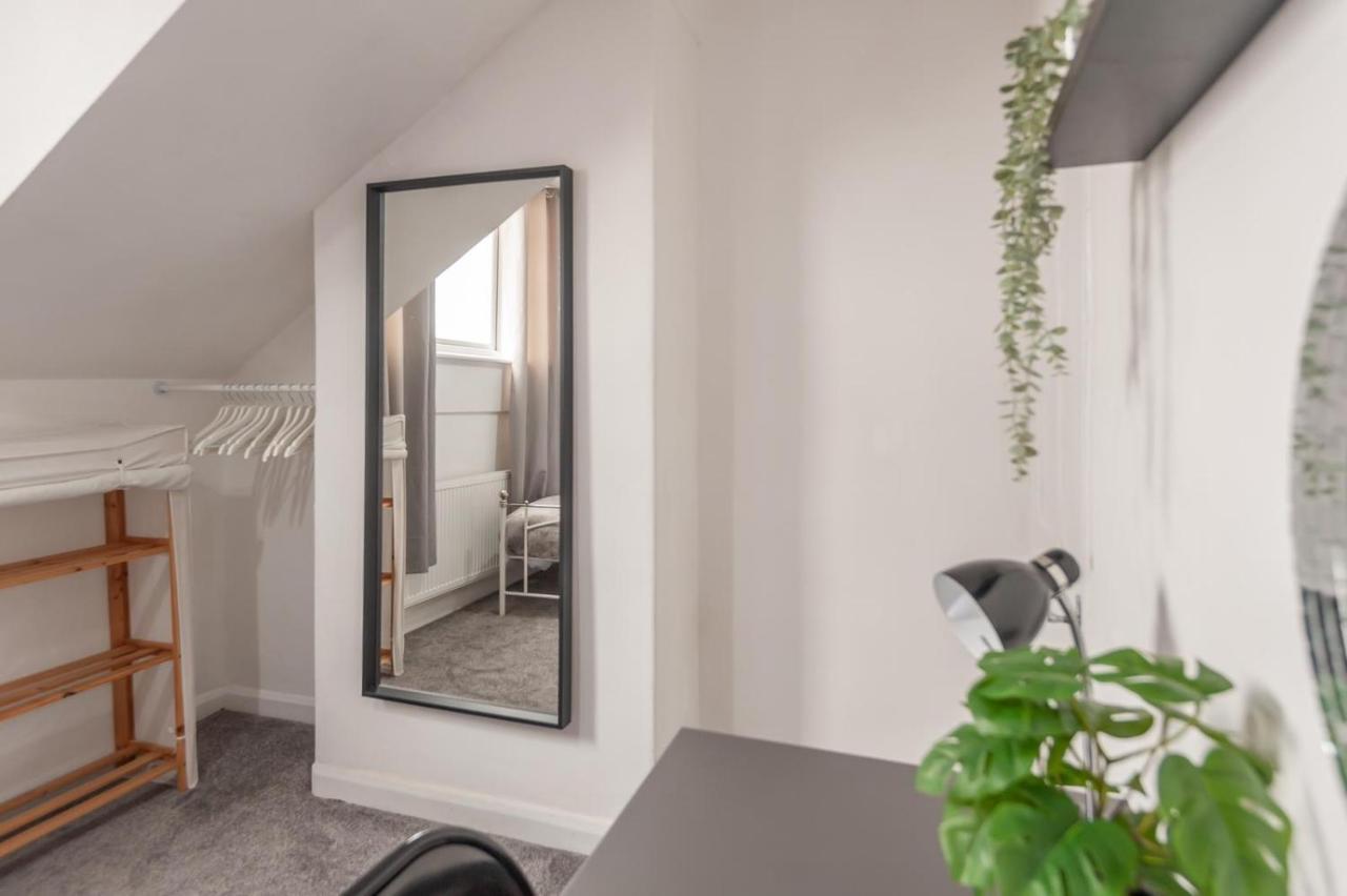 Leeds 4-Bed House - Sleeps 9 Free Parking & Wifi Villa Eksteriør bilde