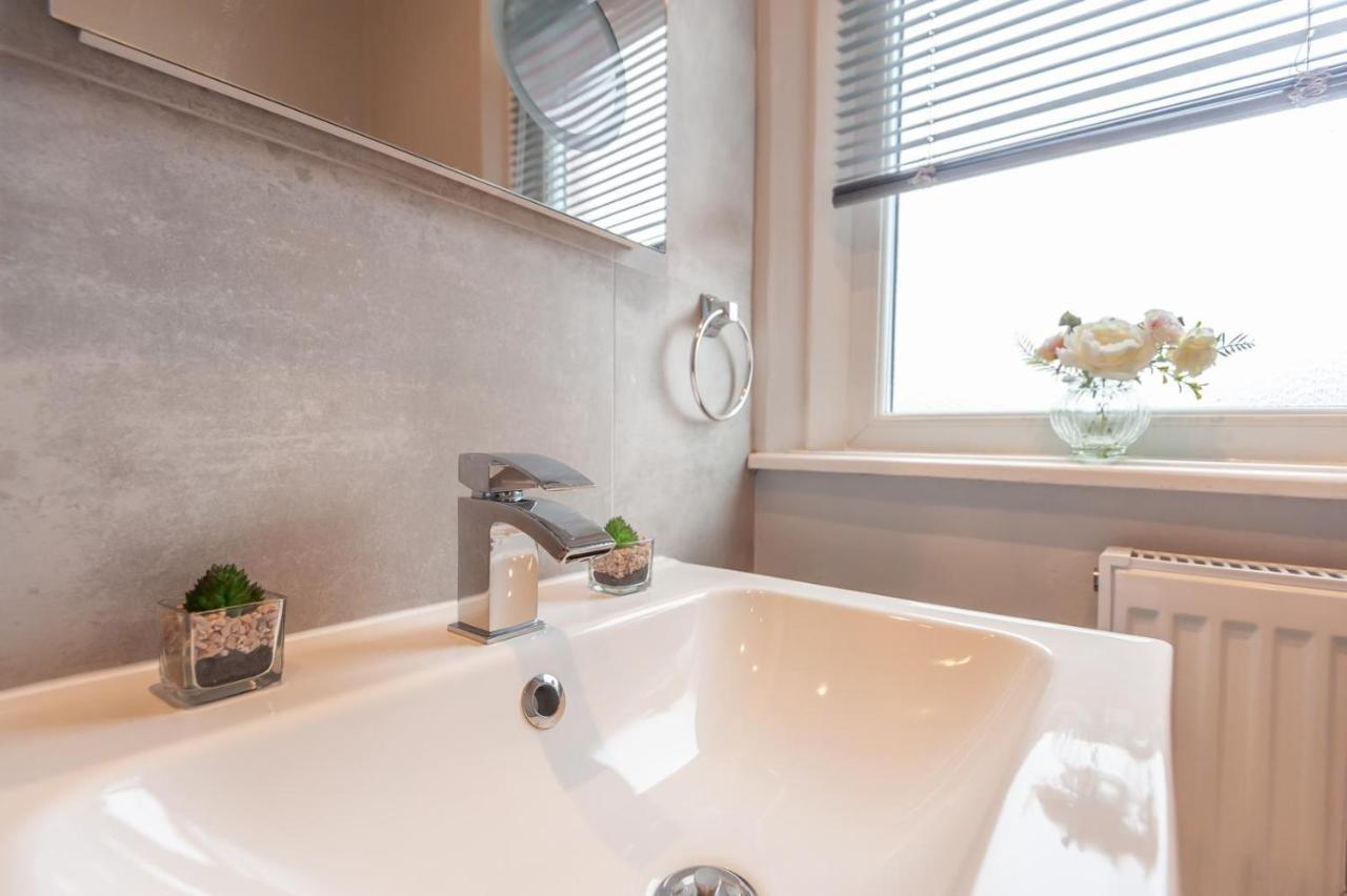 Leeds 4-Bed House - Sleeps 9 Free Parking & Wifi Villa Eksteriør bilde