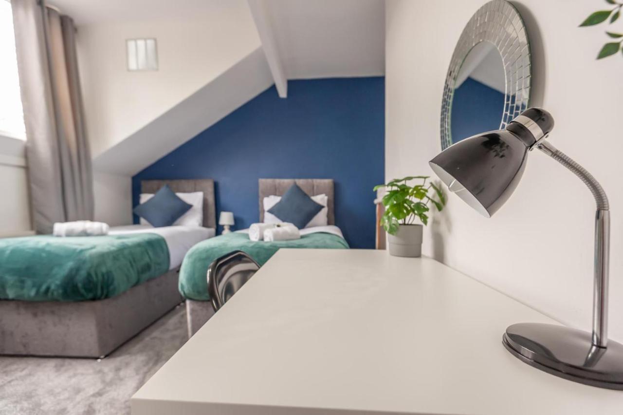 Leeds 4-Bed House - Sleeps 9 Free Parking & Wifi Villa Eksteriør bilde