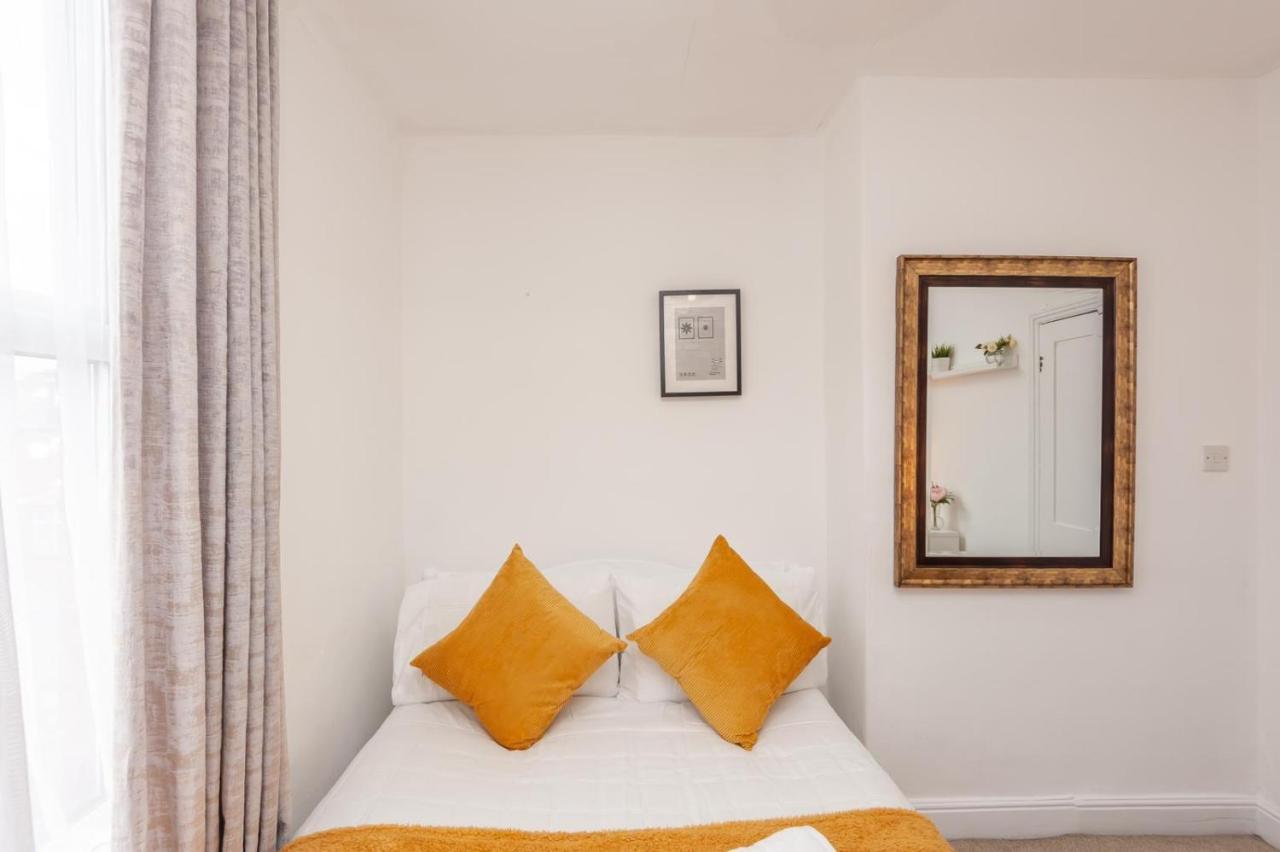 Leeds 4-Bed House - Sleeps 9 Free Parking & Wifi Villa Eksteriør bilde