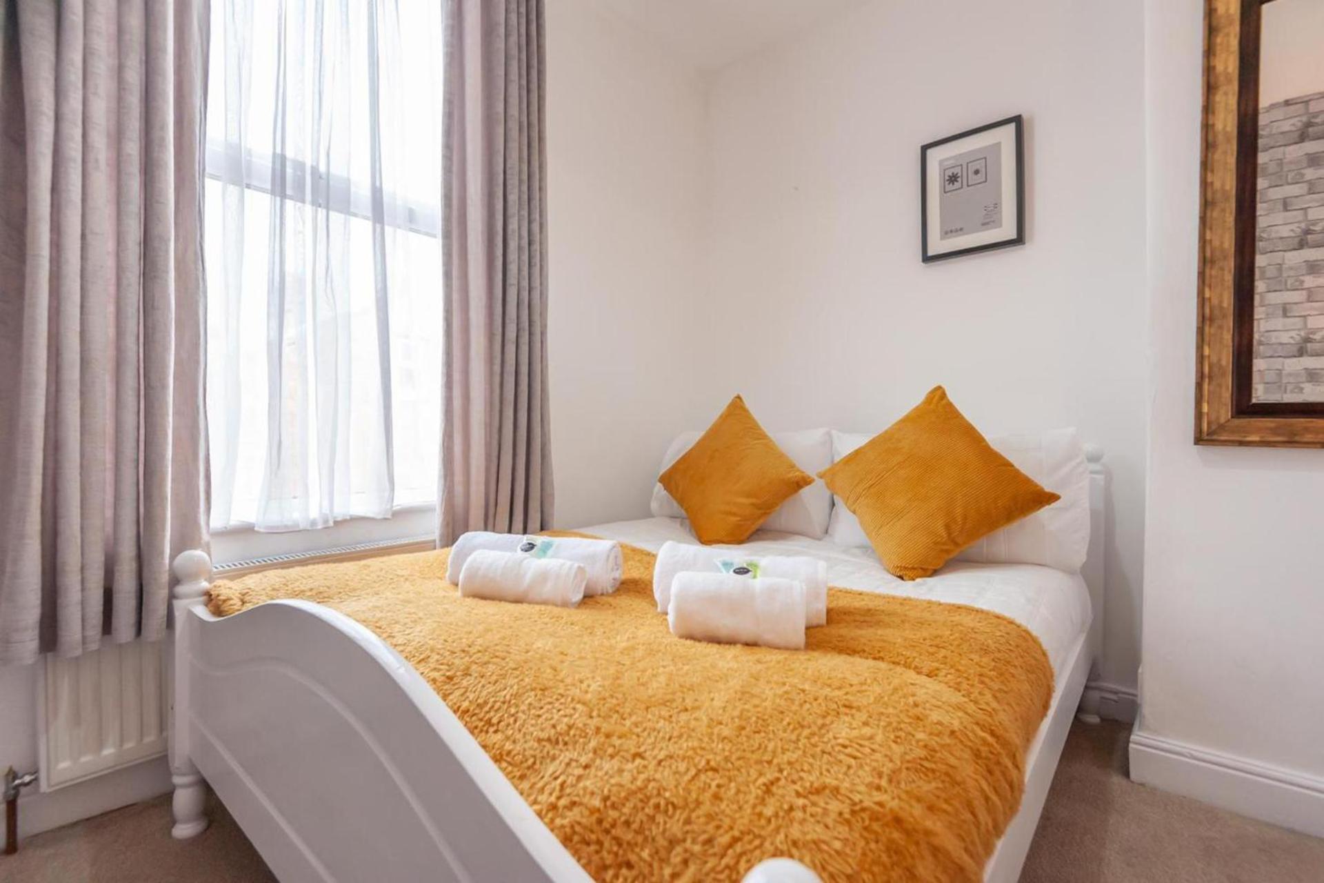 Leeds 4-Bed House - Sleeps 9 Free Parking & Wifi Villa Eksteriør bilde